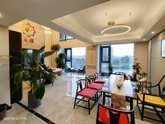 贵阳白云南湖新区湖景 小高层电梯洋房 全新装修 功能齐全 停车方便 环境好出租房源真实图片