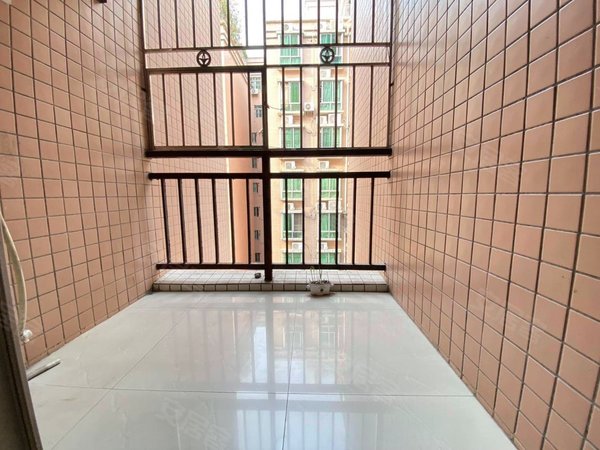 深圳宝安坪洲海滨新村坪洲地铁站,海滨新村大两房,空房可租也可配家电