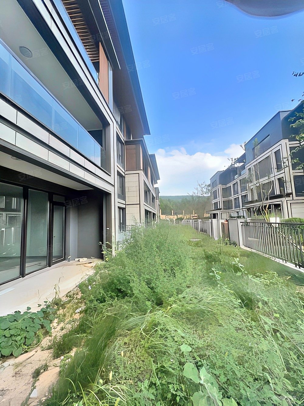 急售看山别墅院子100平地下80平该合同免说有车位