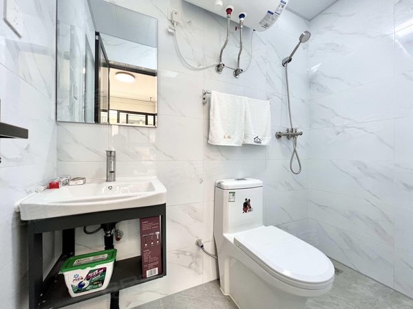 金华浦江县市中心中山南路2-14号楼公寓出租，无中介废，交通便刺，拎包入住，设备齐全，免费停车。出租房源真实图片