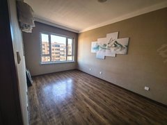 丹东振兴六纬路小学学区佰阳鹏城杰座 精装修 家具家电齐全 拎包住 电梯7楼出租房源真实图片