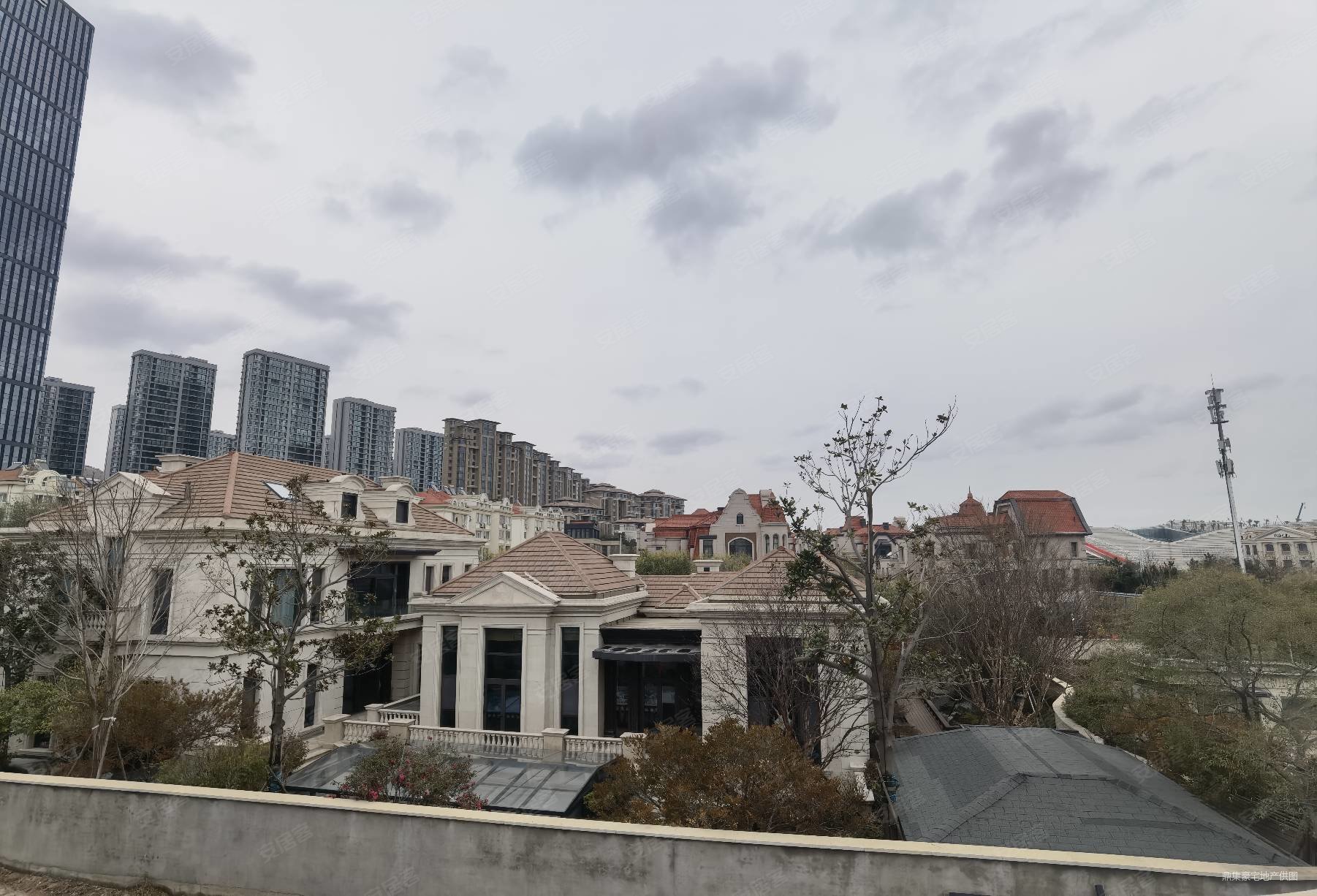 青岛地标性豪宅海信君汇独栋别墅使用面积三千平五百平车库