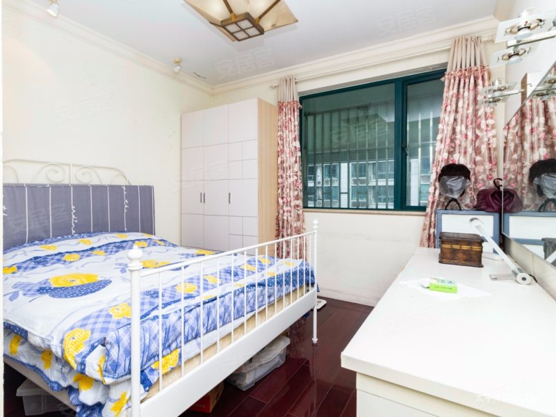 地铁口 新上飞机大三房 半年出一套 位置 赠产权车位,西部俊园二手房