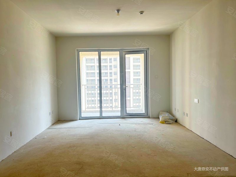 心怡海景苑 !新小区!老三小六中!配套成熟!随时看房!