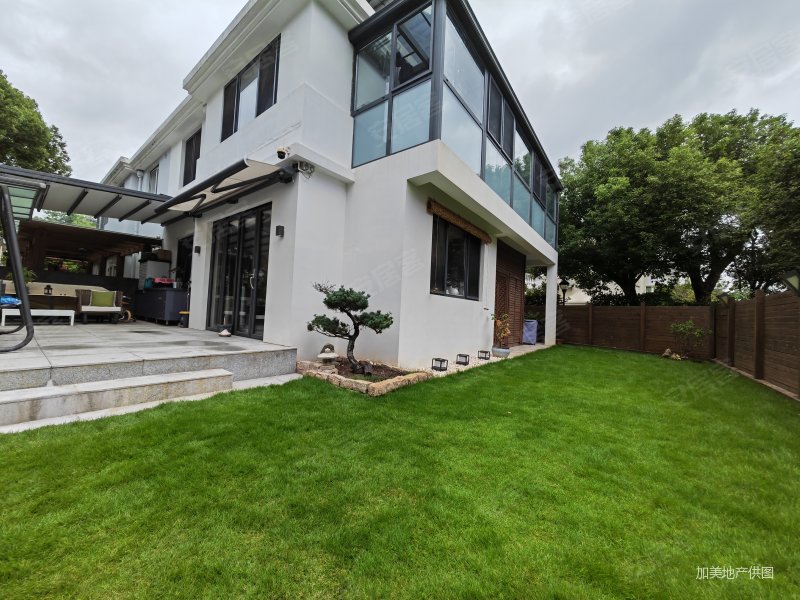 长堤别墅4室2厅3卫144㎡南北1350万