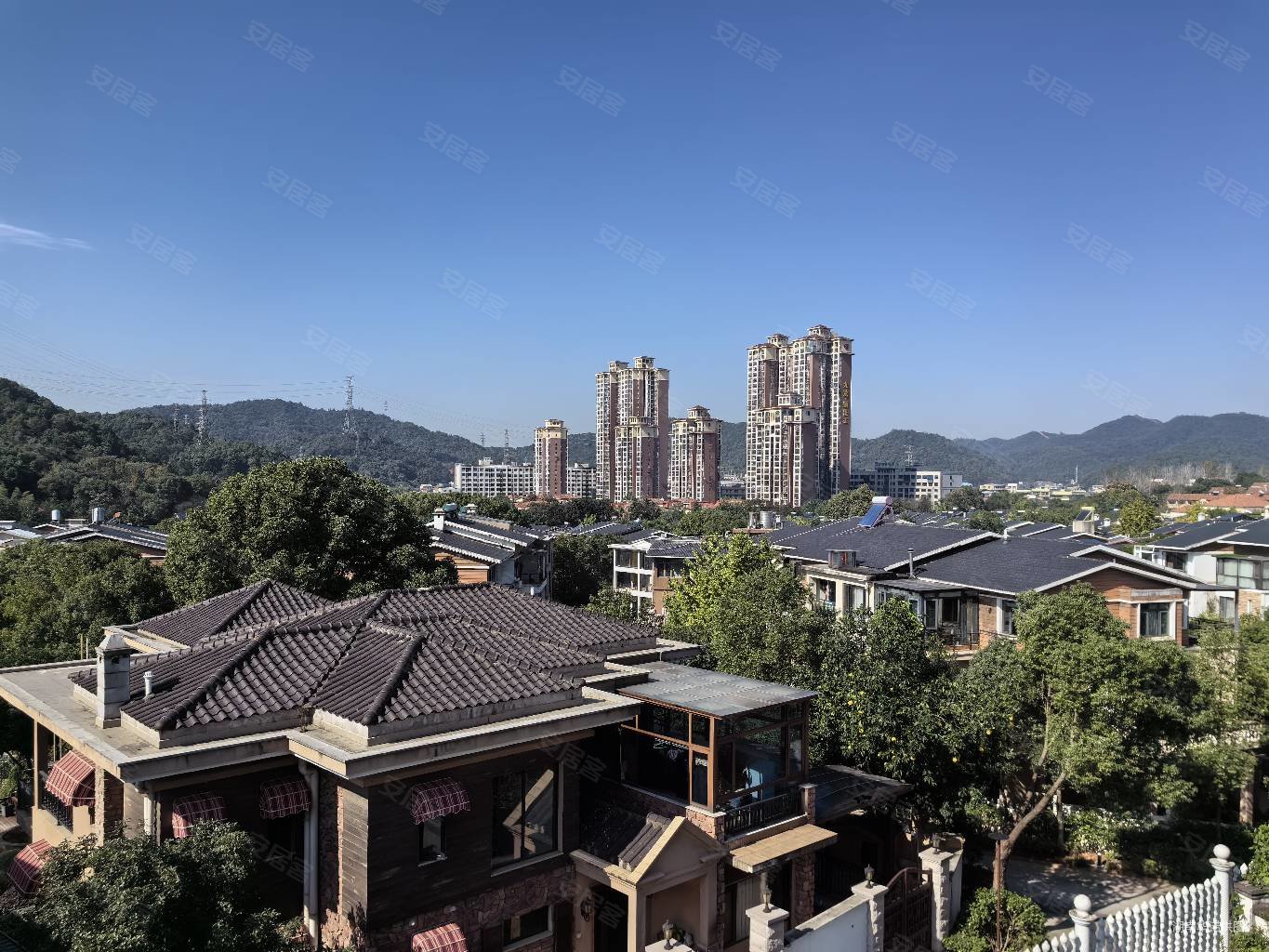 麓山别墅双拼依山而建花园可达500平视野无遮挡