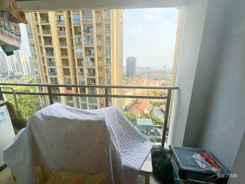 熙街熙都会3室0厅1卫80㎡南64.8万