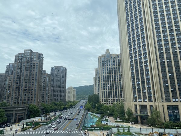 杭州临平临平东海蓝钻1号东海水景城 蓝钻1号公寓 边套 采光很好 家具
