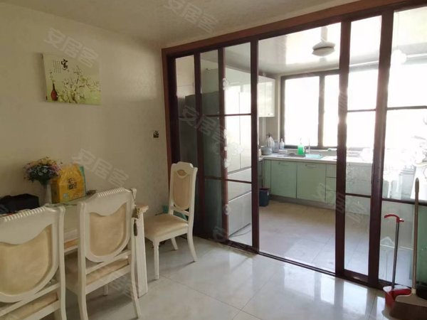 青岛李沧唐山路御景山庄御景山庄套三厅双南一北精装双气家电家具5楼