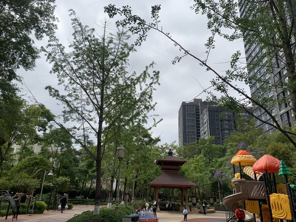 昆明官渡国贸中心银海尚御关上 幸福广场 带家具家电 精装3房 有钥匙