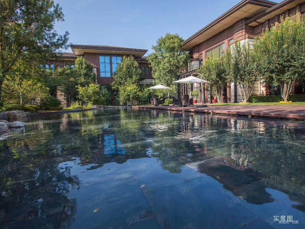 牛驼温泉小镇3室2厅2卫123㎡南北85万