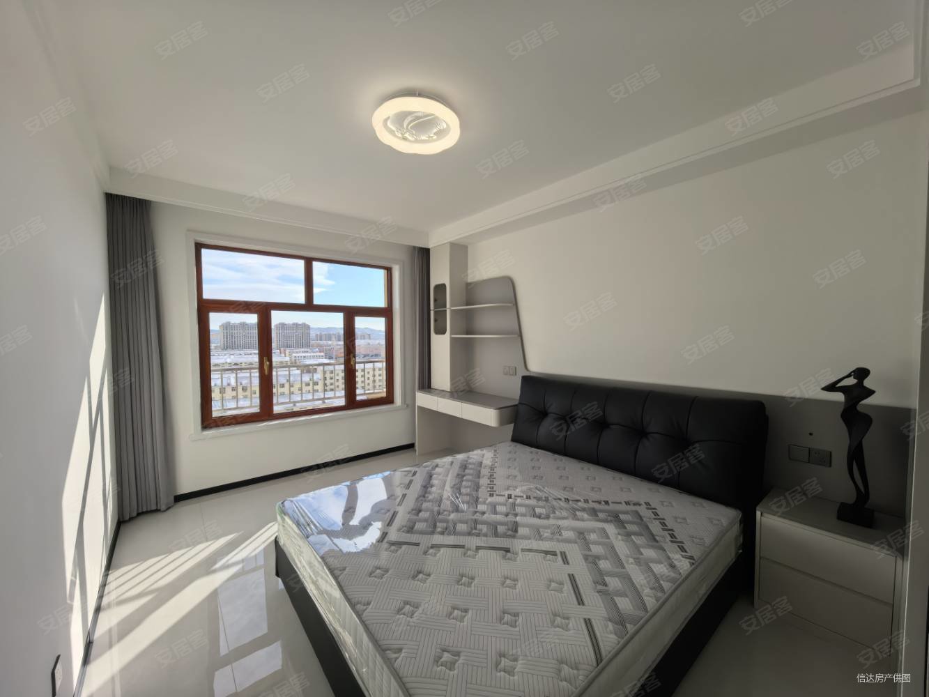 世纪嘉园3室2厅2卫141㎡南北93万