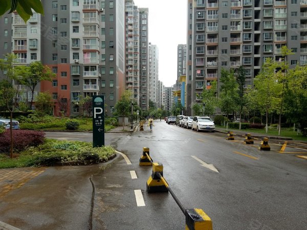 昆明呈贡大学城雨花毓秀小区雨花毓秀4房 精装2600元月出租房源真实