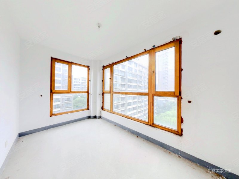 银丰花园4室2厅2卫213㎡南北521万