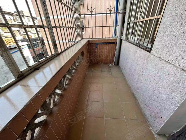 广州天河员村松岗园员村地铁c口400米 楼梯四楼 南北对流 采光通风好