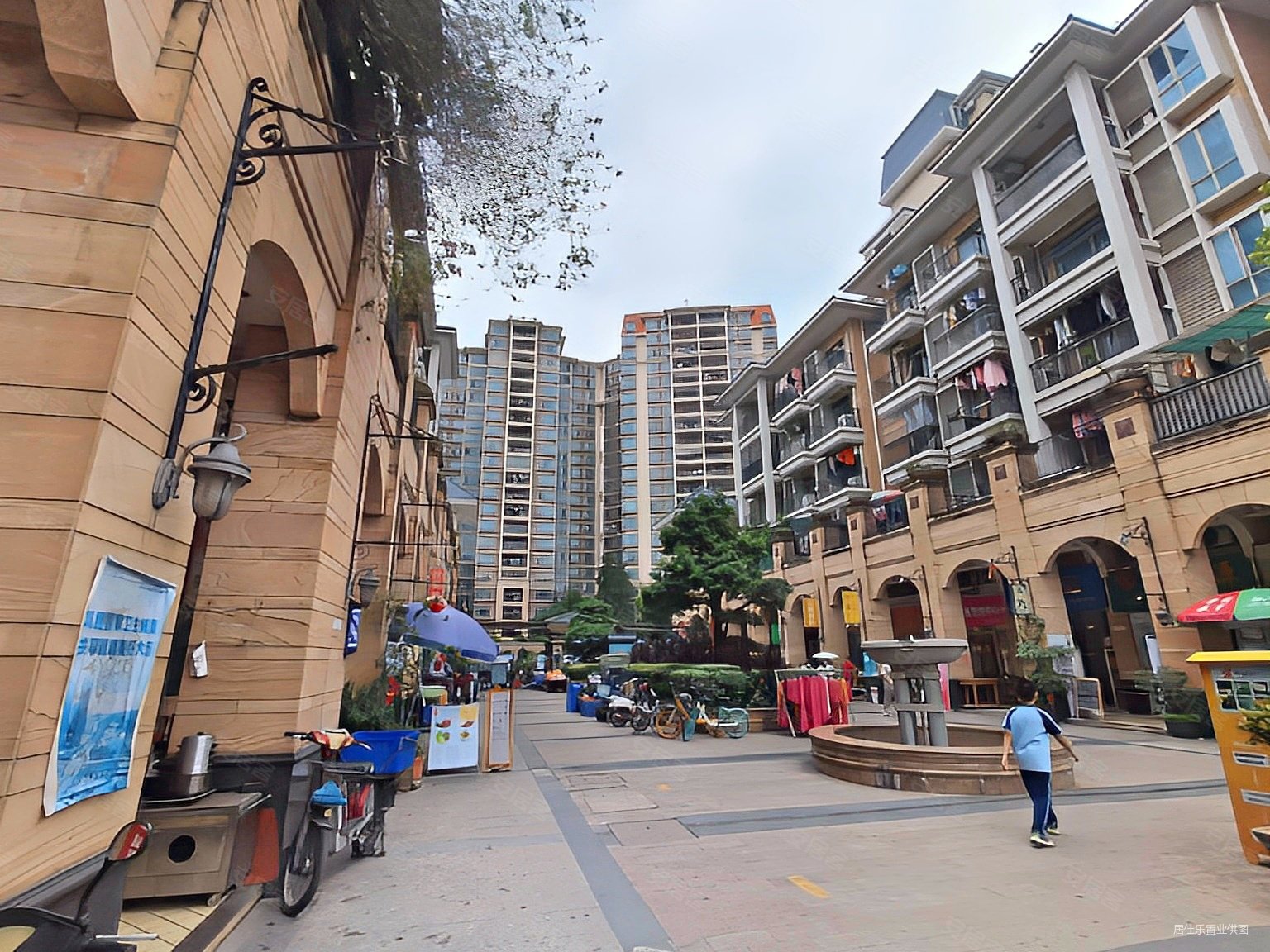 雅居蓝湾电梯中层看花园居住环境优美保养新净