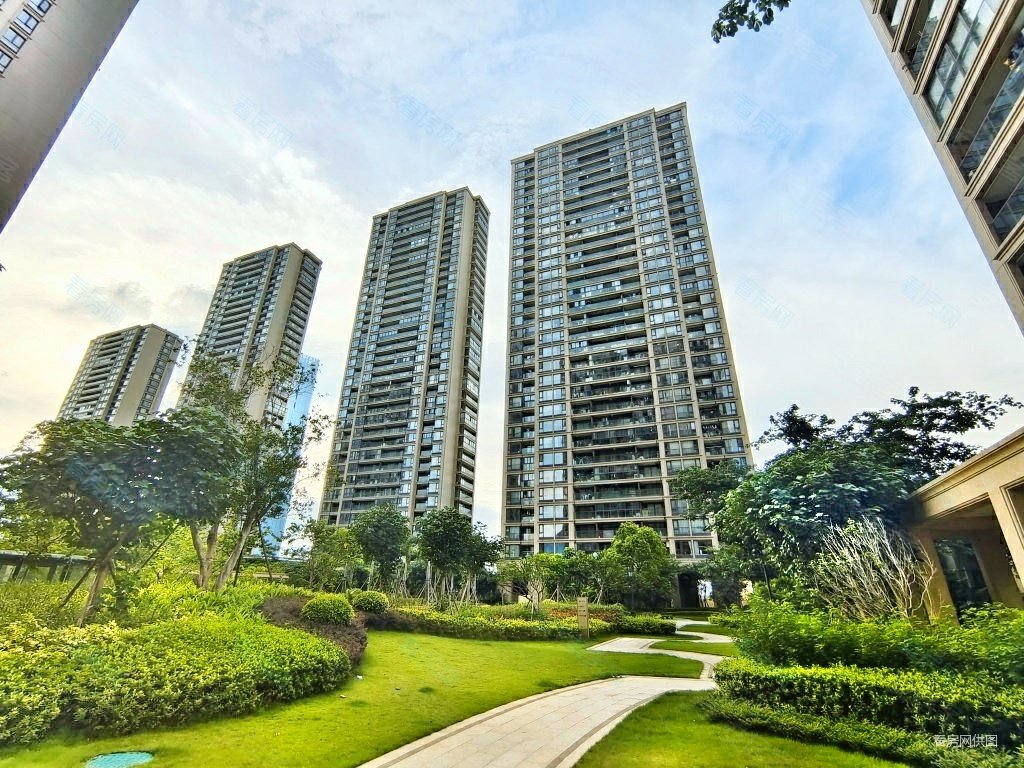 翠湖香山玉兰苑3室2厅2卫114.33㎡南330万