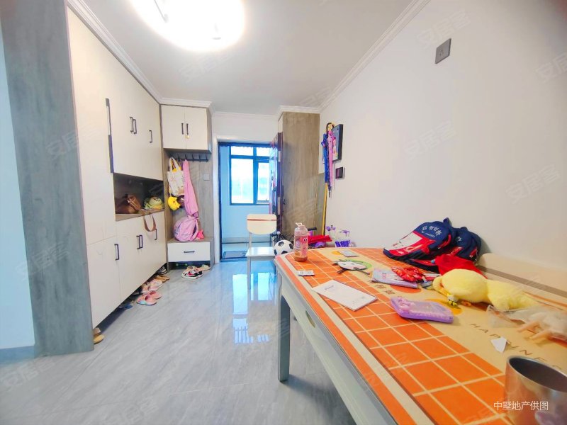 尚东金座  精装修拎包入住    楼层 空间大