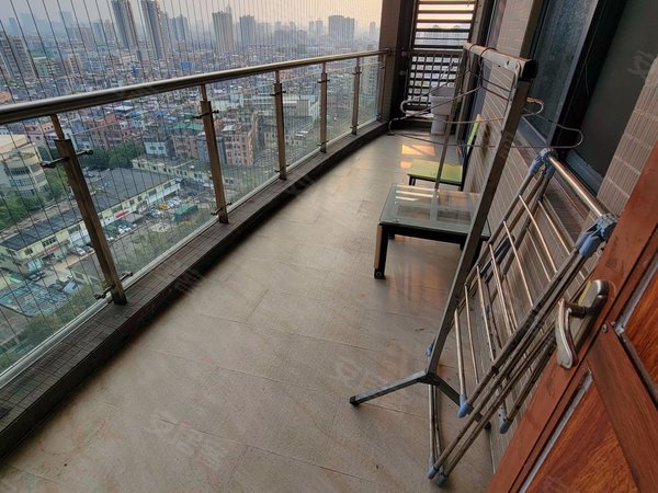 【多图】锦鸿花园,赤岗租房,锦鸿花园 南向三房 家私电器齐 高层彩光