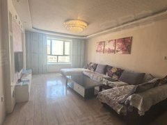 阿克苏阿克苏市阿克苏城区辉煌大酒店附近，女生合租，可做饭，拎包入住，月租900。出租房源真实图片