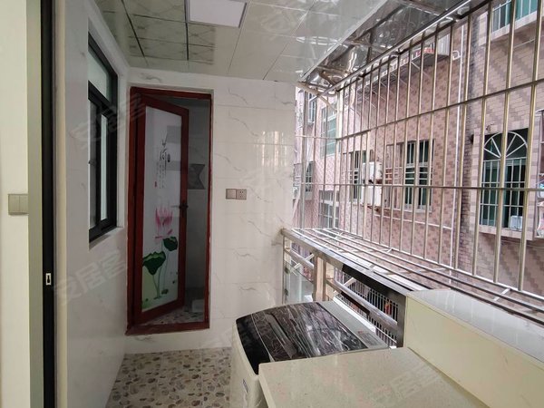 深圳龙华龙华中心区山咀头村4号线龙华地铁站200米山咀头村 精装两房