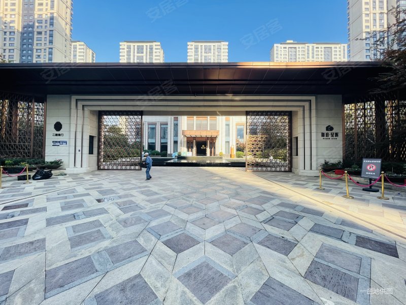 海珀星晖(一期)3室2厅2卫123.05㎡南北560万