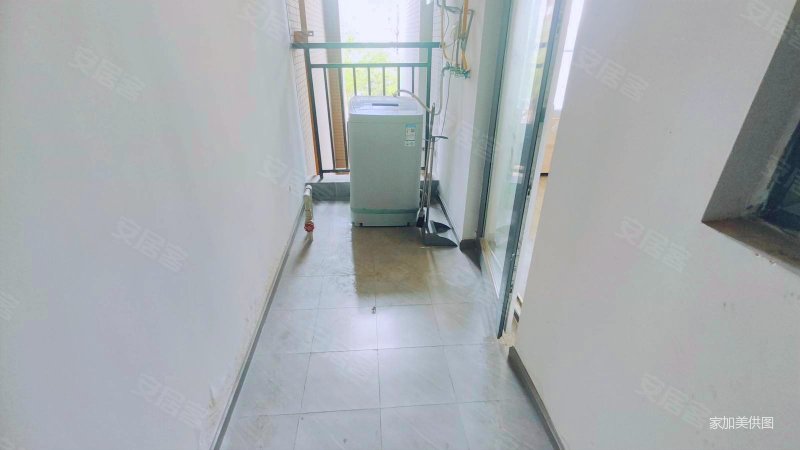 套三双卫户型,业主诚心,居家装修,拎包即入住,五彩城西区二手房,93万