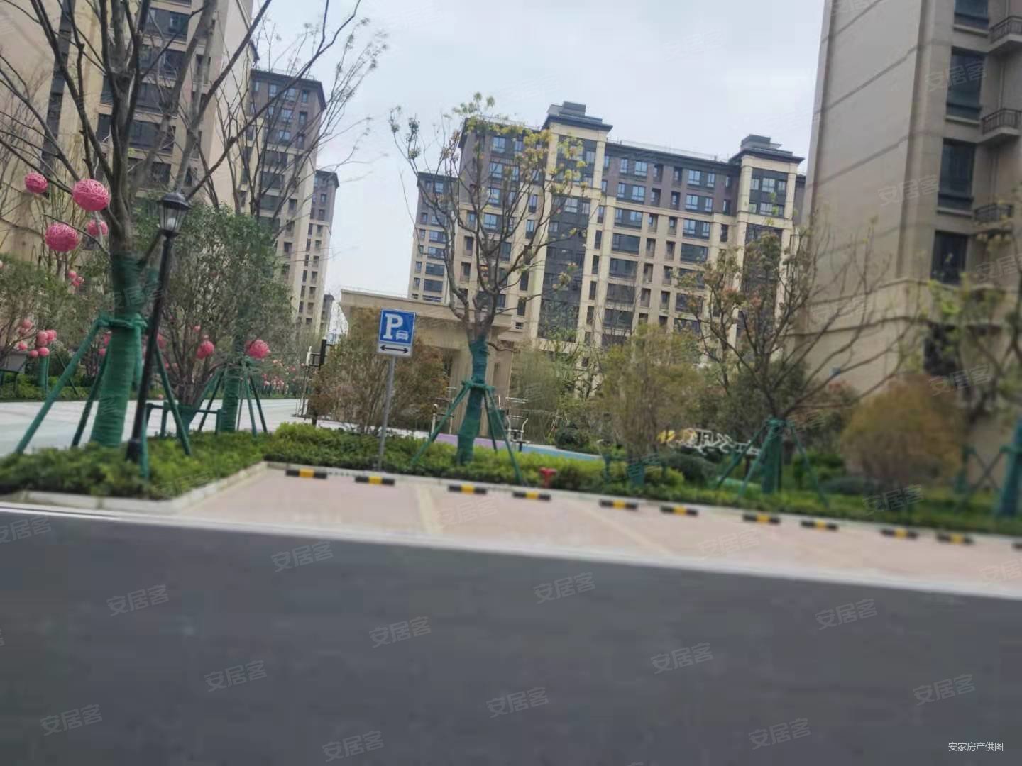 急售 保利玲珑公馆精装三房 电梯好楼层 配套成熟 随时看房