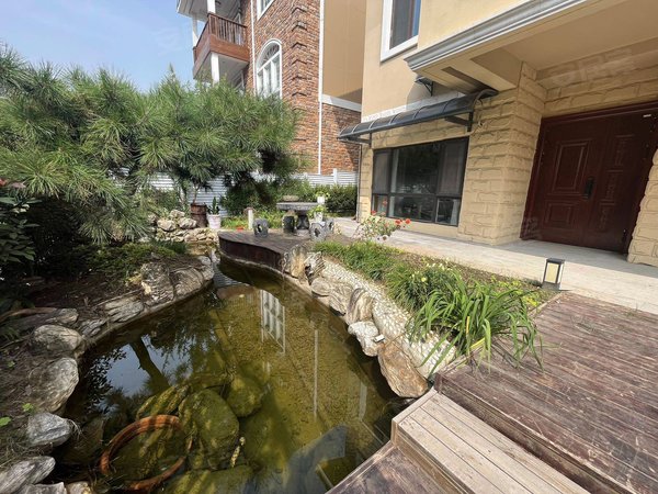 西安高新区高新一中枫叶别墅苑高新别墅 独栋花园喷泉 带车位 住家