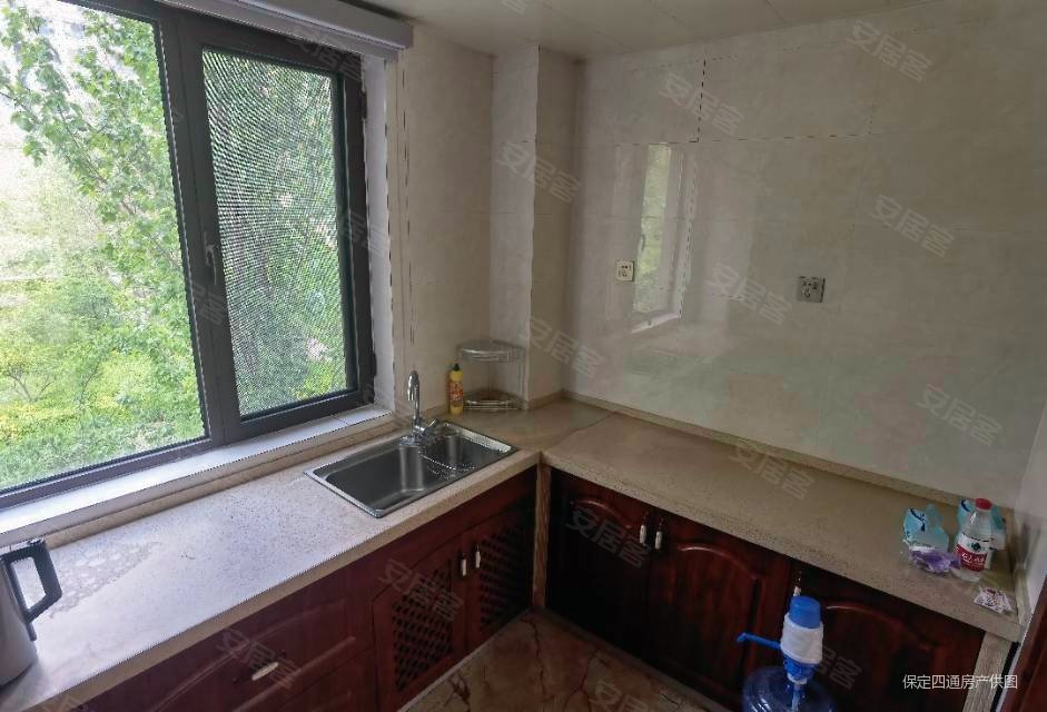 公园时代3室2厅2卫143.8㎡南北121万