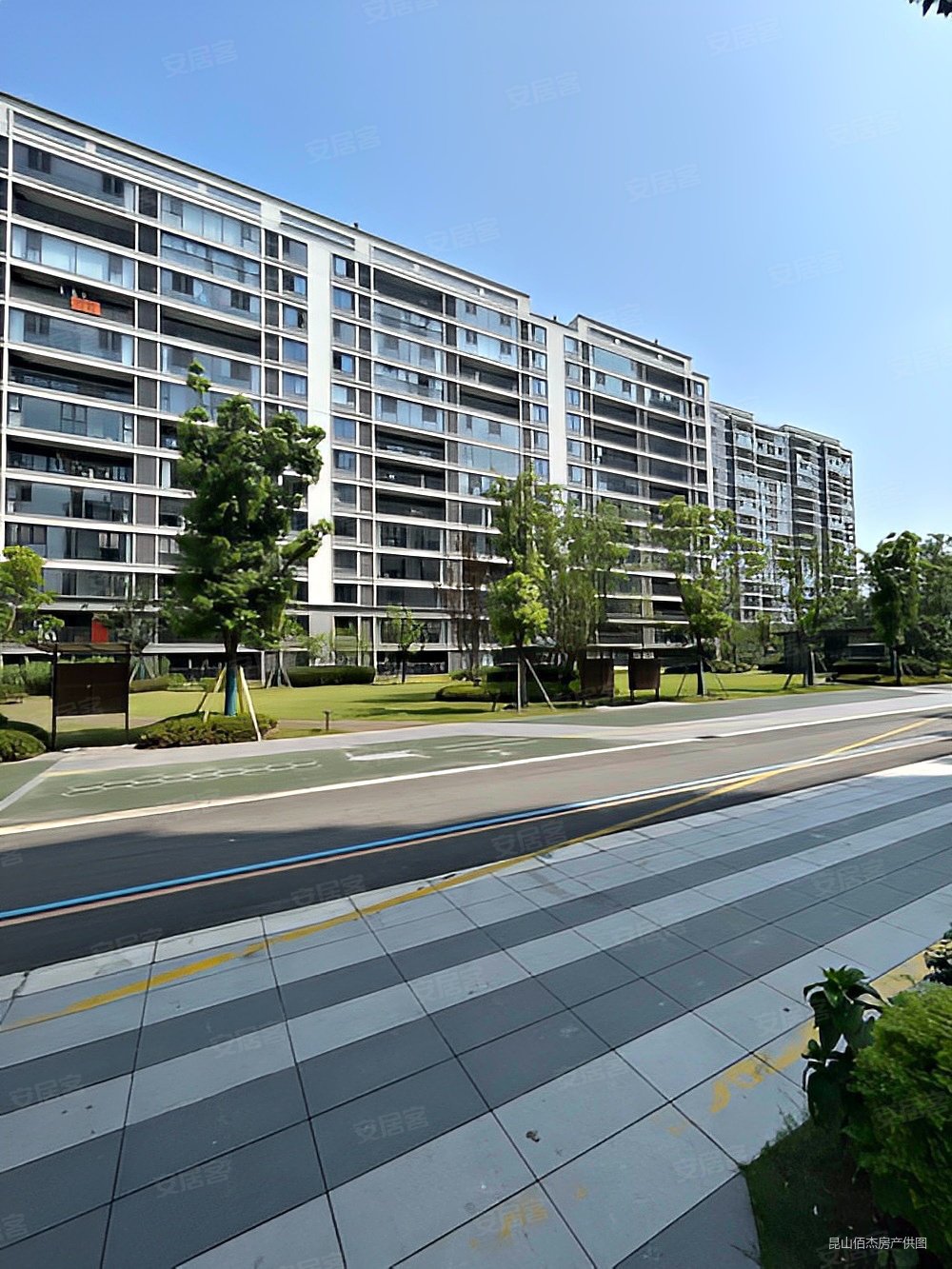 兰亭大境花园128平方米四房带车位245万可谈