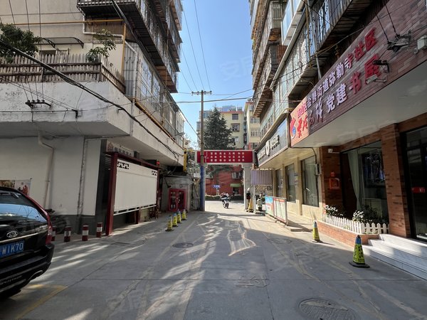 昆明西山金碧片区工人新村弥勒寺公园 菜市场旁2楼两室带露台 阳光好