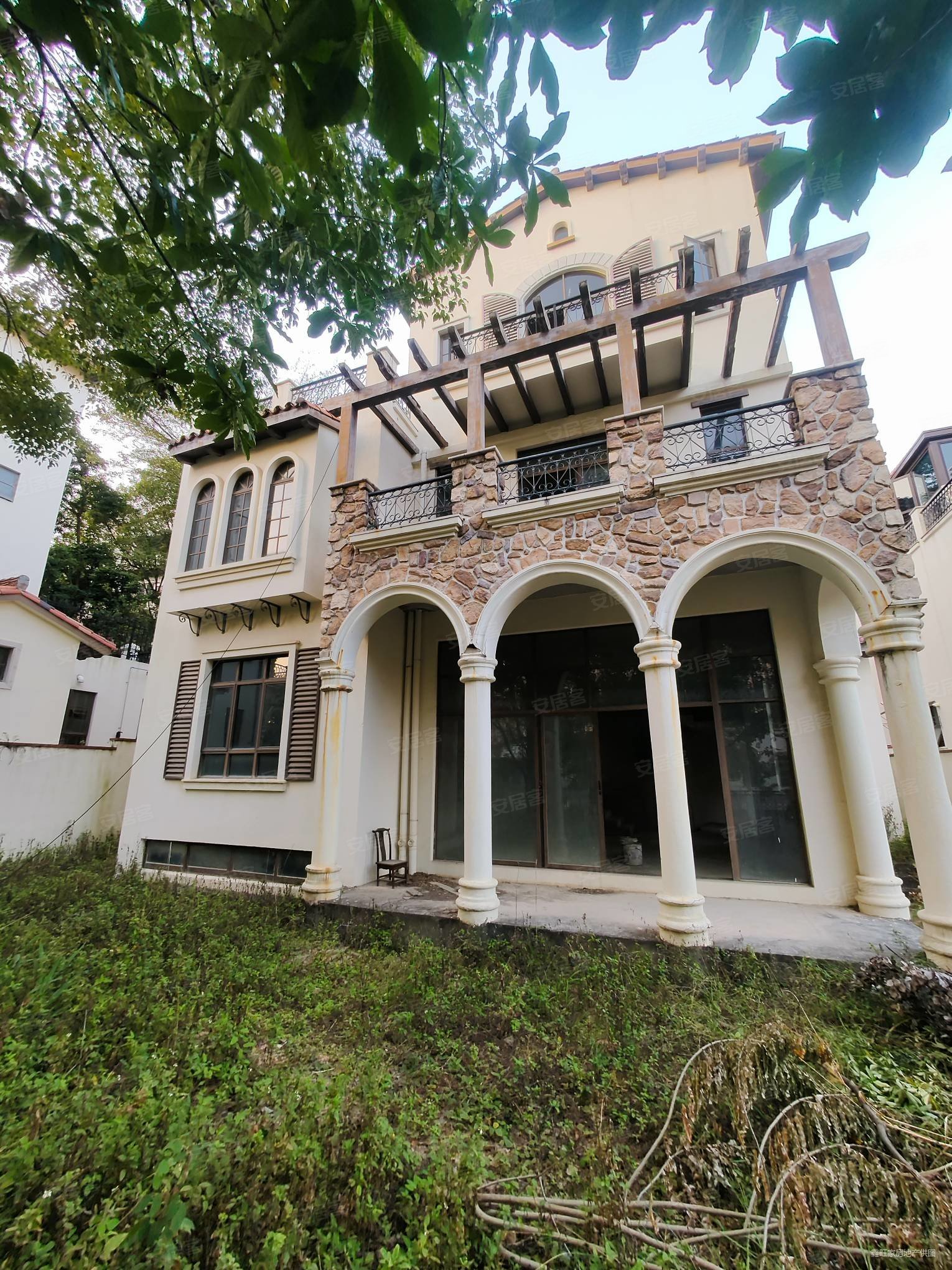 笋盘城市山麓独栋别墅带2层花园随时看房