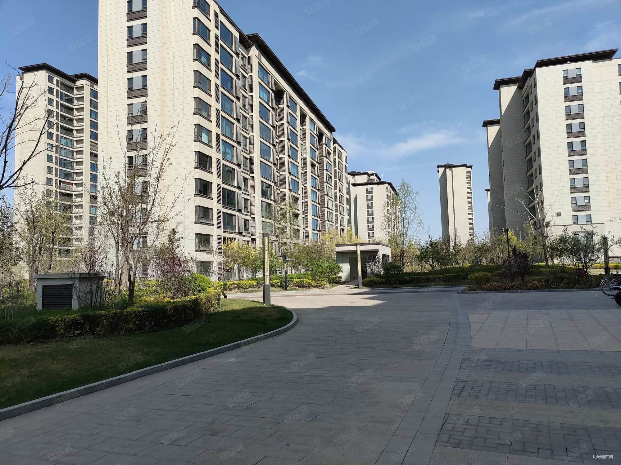 海珀兰轩(二期)3室2厅2卫142㎡南165万