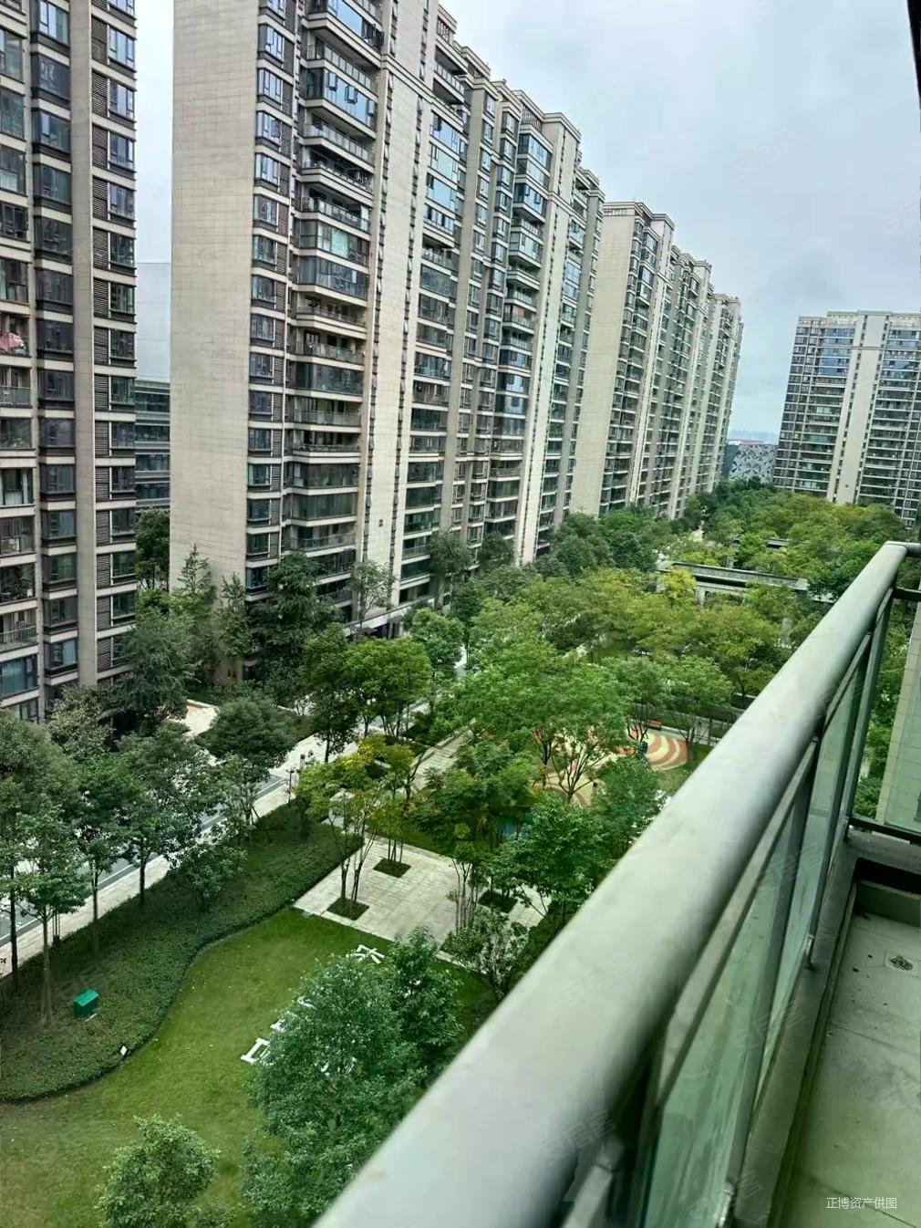 212w急急急绿地新里城精装修临地铁仅契税次新房