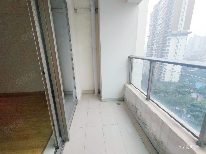 急售  带两地牌  格力香樟两房带入户花园