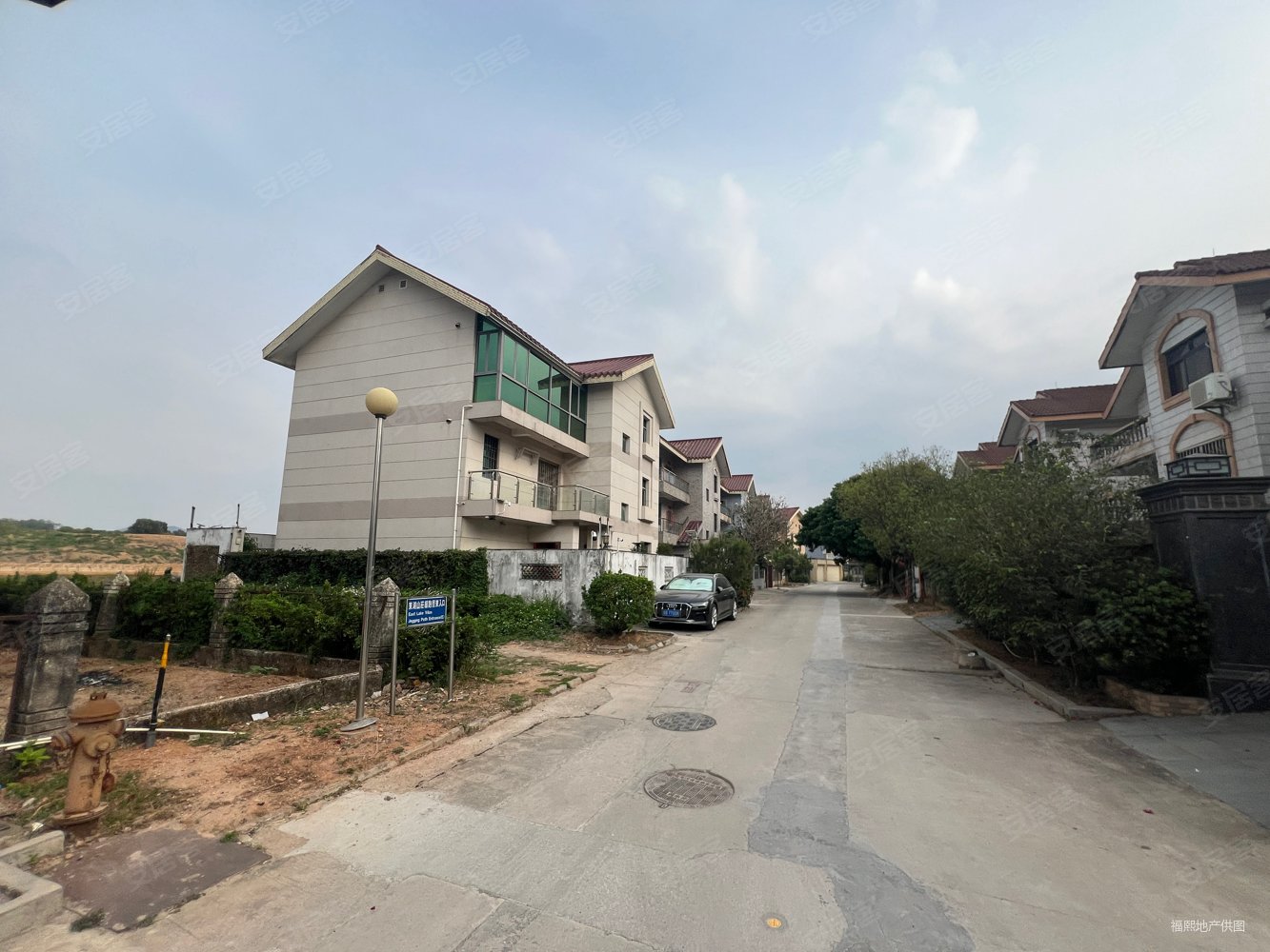 (独栋别墅)满五 地段优势 花园超大 位置居中 出国急售,东湖山庄(别墅