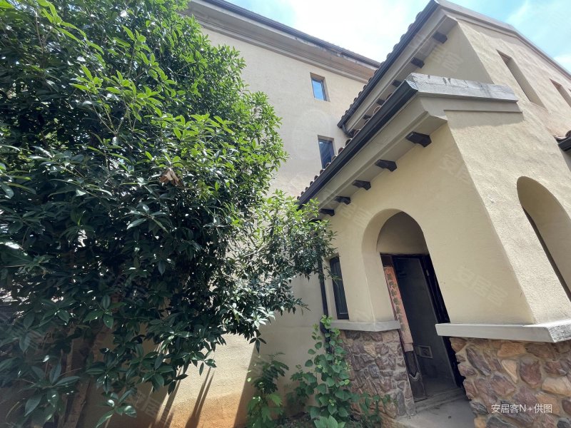 珑璟轩(别墅)4室2厅3卫169㎡南160万