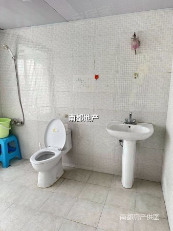 东苑A区4室2厅2卫154㎡南北465万