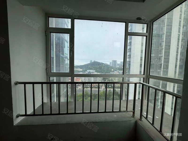 鲁商蓝岸国际143.97平180万3室2厅2卫