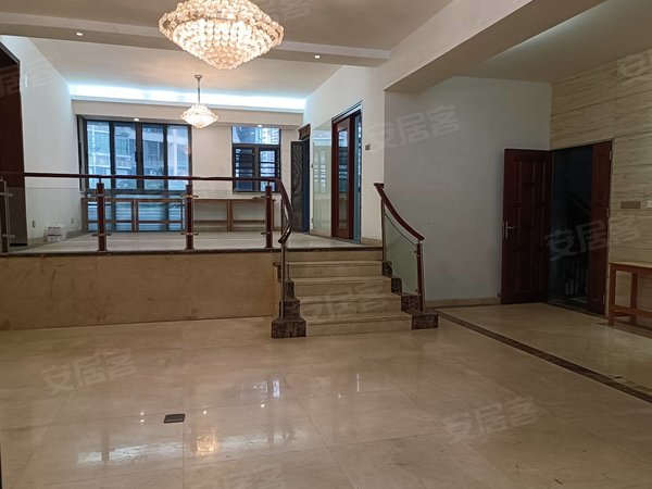 深圳宝安西乡中粮澜山中粮澜山花园1楼,12号线宝安客运站点,安静舒适