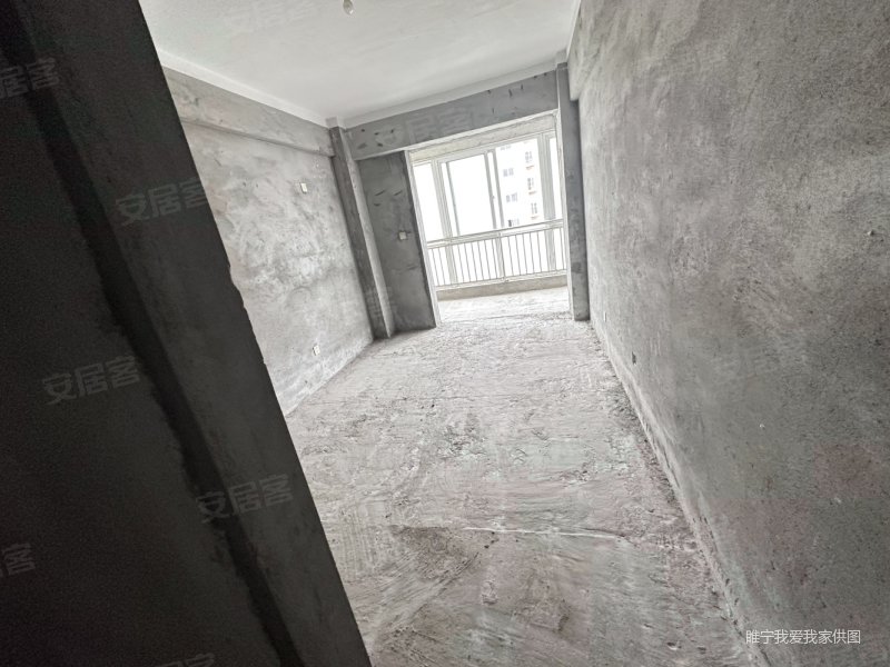 蓝爵世家三室两厅两卫采光好毛坯房随意装修有钥匙有钥匙看可贷款