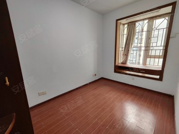 【多图】彩世界家园,布心租房,实拍彩世界家园 可看湖景 精装电梯4房