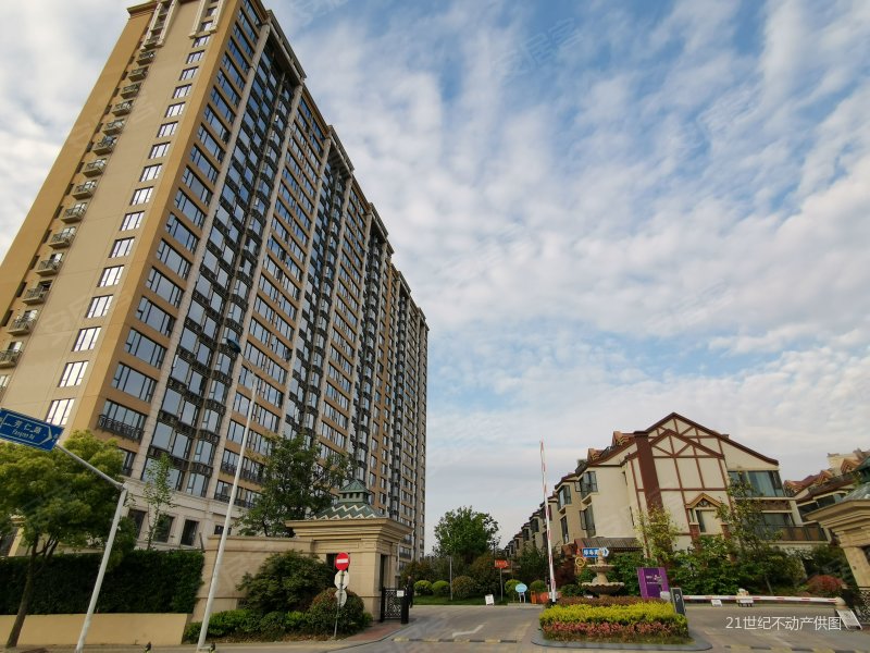 近11号线地铁,南翔印象城送车位,湖畔天下(别墅)二手房,1080万,4室3厅