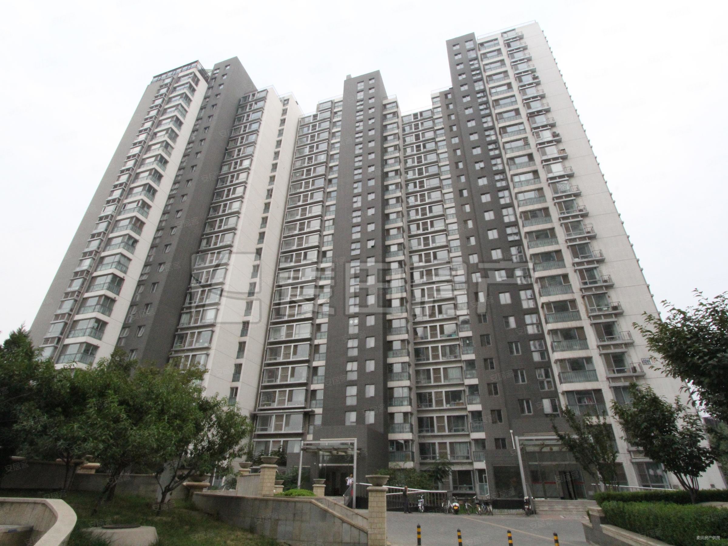 鹿港嘉苑4室2厅2卫193㎡南北1580万