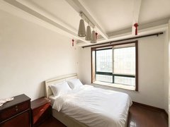 青岛李沧书院路广业小镇北区 交通便利 全女生 南向主卧 超大空间 精装！！出租房源真实图片