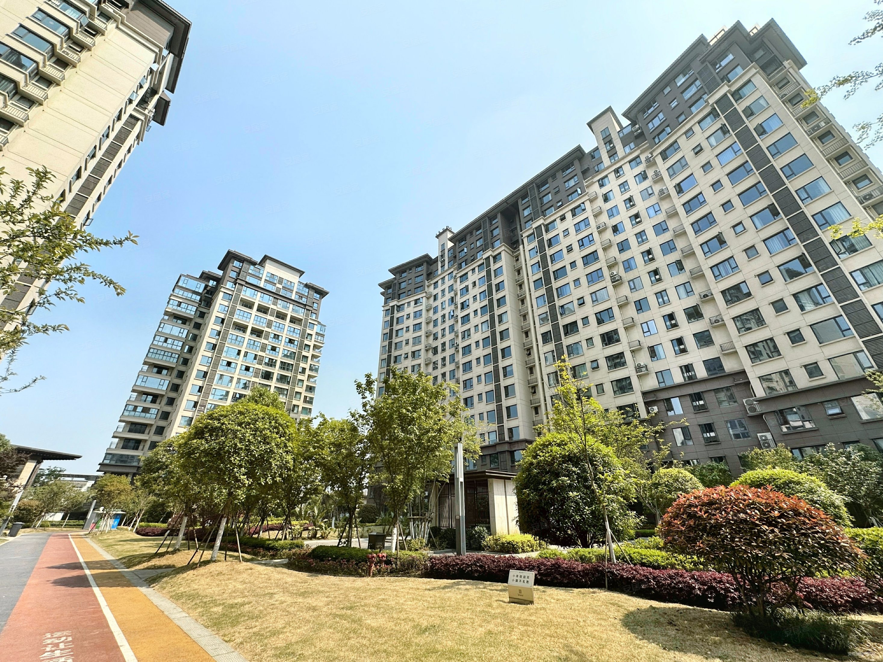 隆腾蜀州府4室2厅2卫124.14㎡南北102万