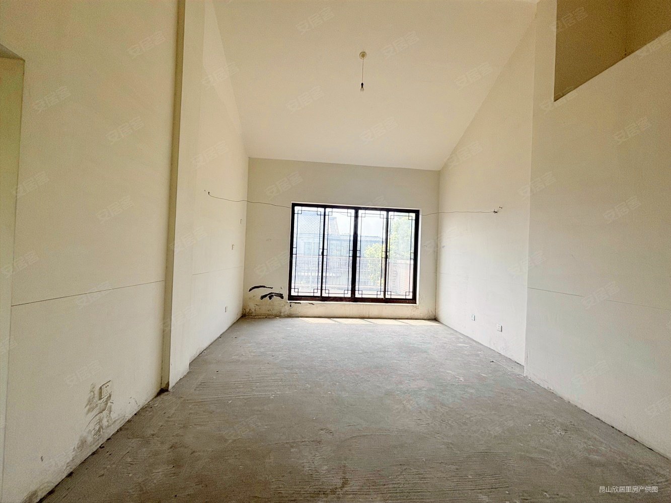 南湖秋月4室2厅4卫258㎡南320万