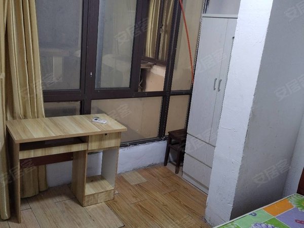 直租房不要中介费,银都水岸一室两户用一个卫生间500元月