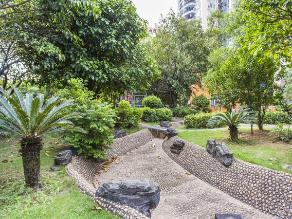 深圳坪山坪山香江花园(比亚迪正对面 大2房)精装修 业主自己配的家电